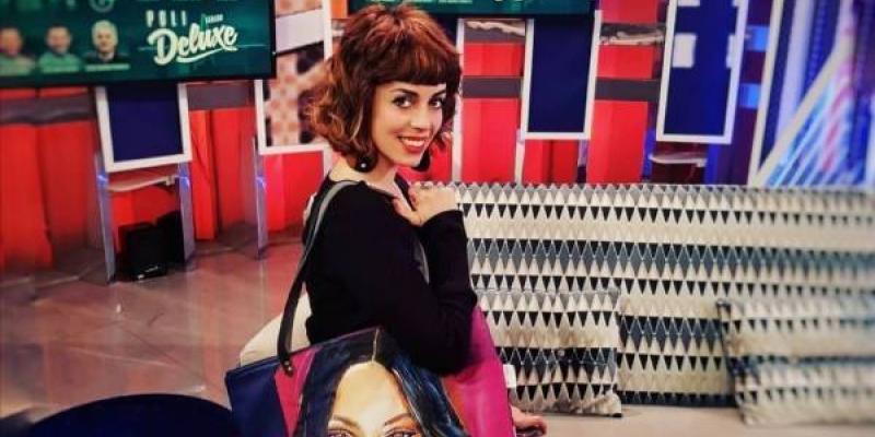 Bolsos de mano que llevan las colaboradoras de salvame hot sale